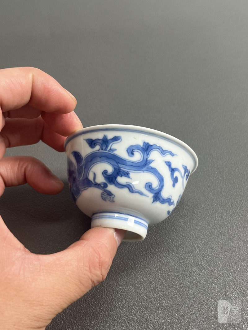 清康熙 仿成窑青花夔龙纹小杯 - 图8
